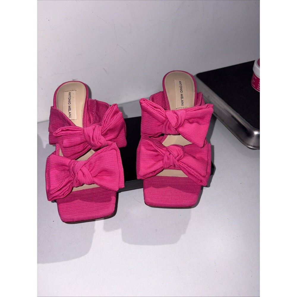 Antonio‎ Melanie Heels
